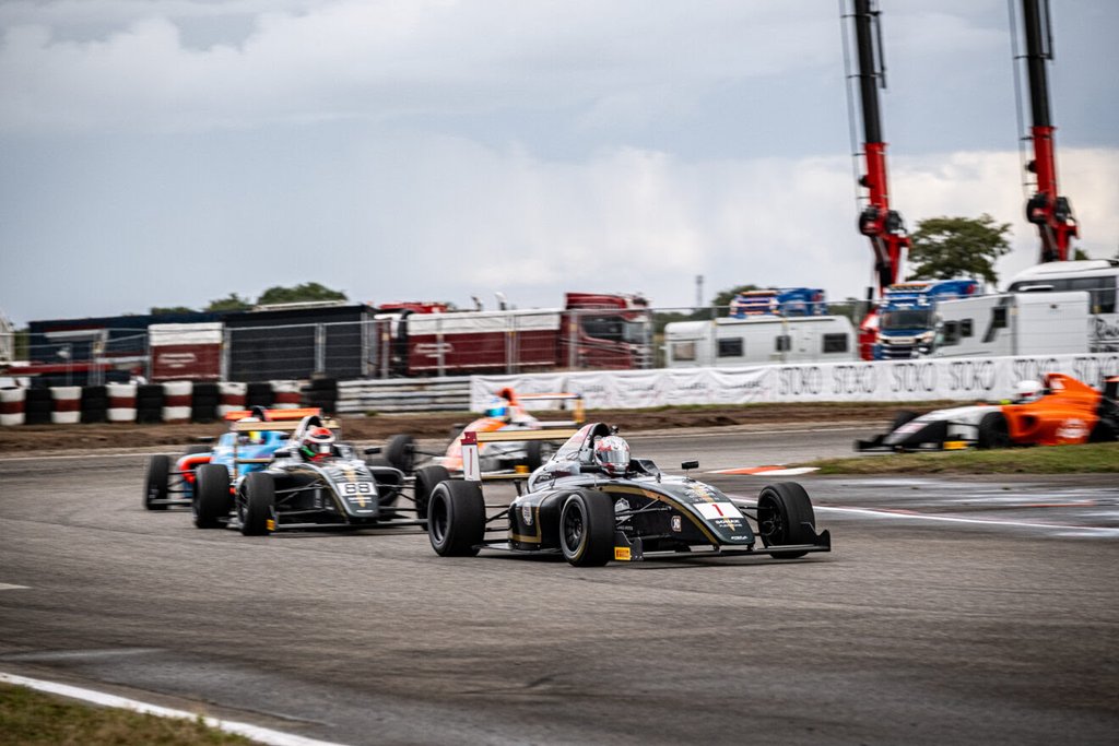 (Foto: STEP Motorsport)